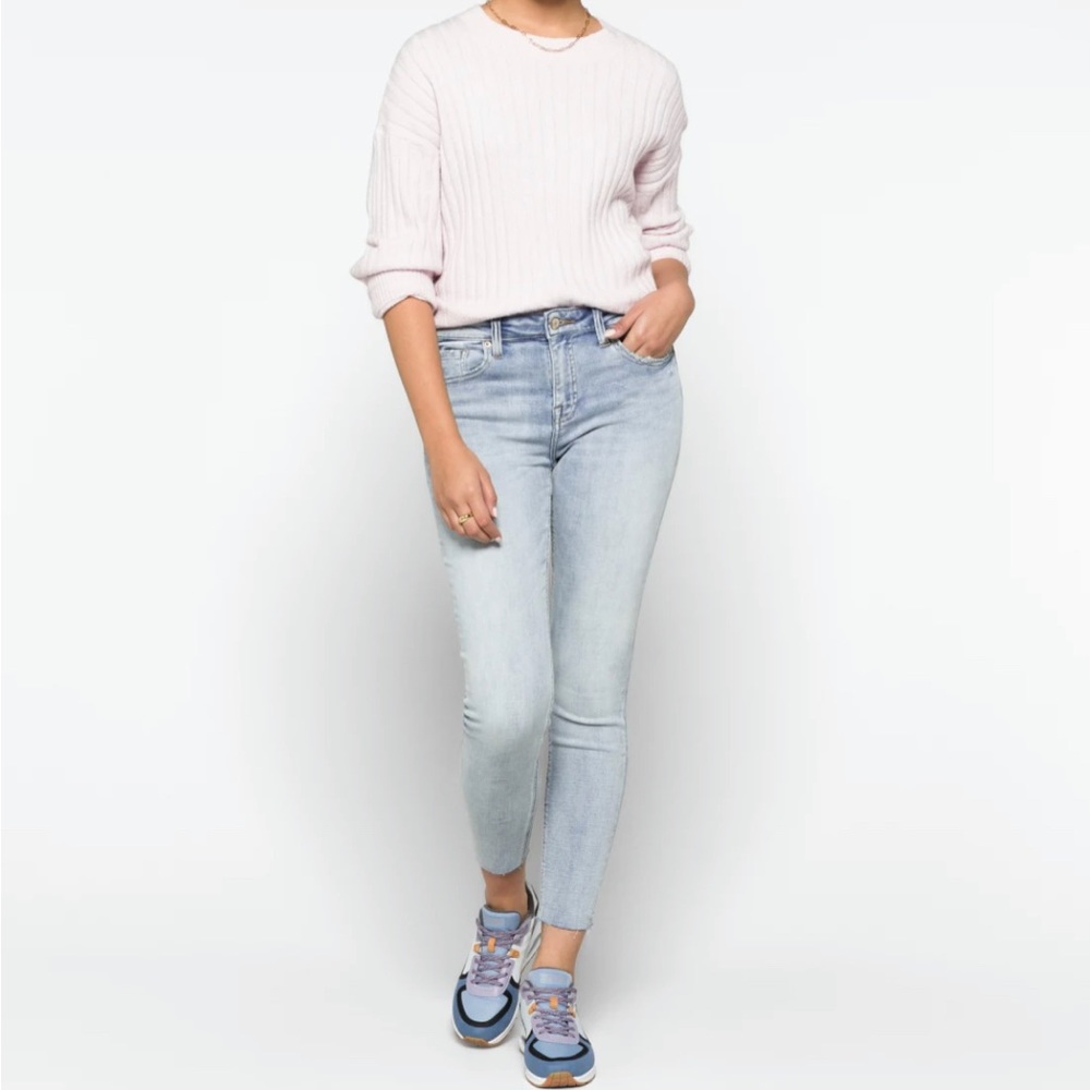 EUC Pistola Arielle Skinny Scissor Cut Hem Jean